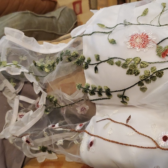 White Formal Floral Embroidery Dress Size 3 - Picture 2 of 6